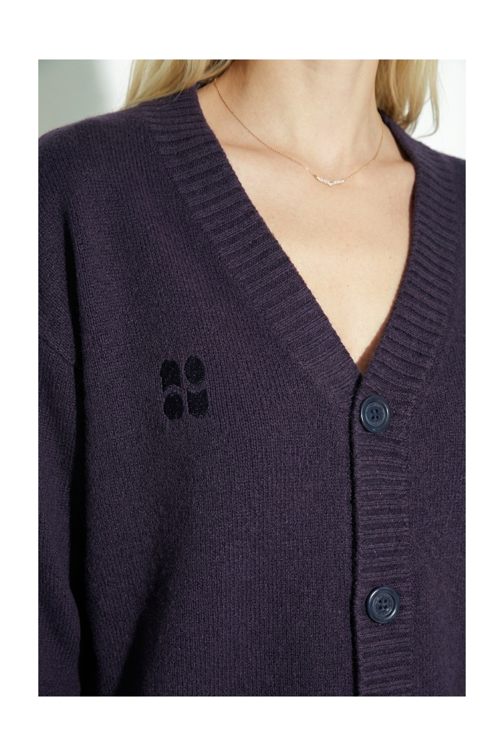 Cardigan Mira basique Navy fabriqué en Italie.