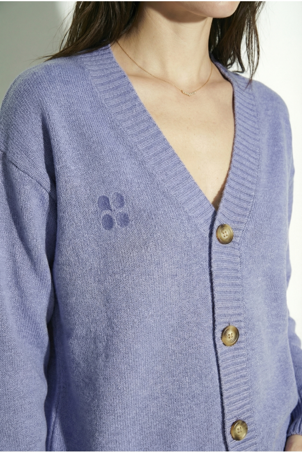 Cardigan Mira basique lavande fabriqué en Italie