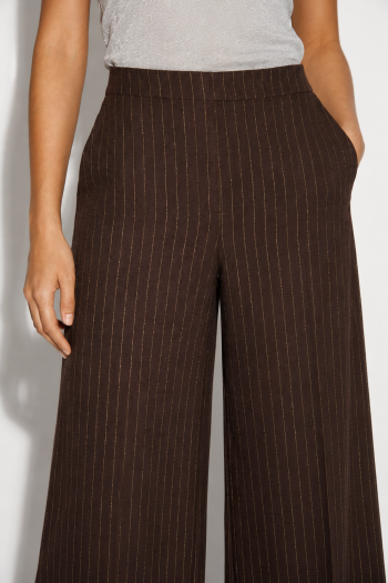 Charlie Maura-broek in de kleur Chocolade, gemaakt in Italië.