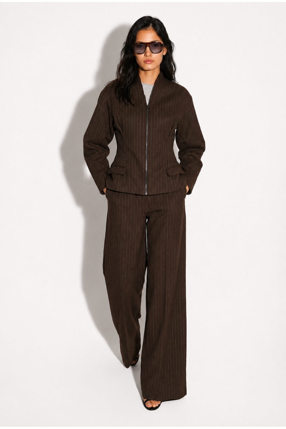 Charlie Maura-broek in de kleur Chocolade, gemaakt in Italië.