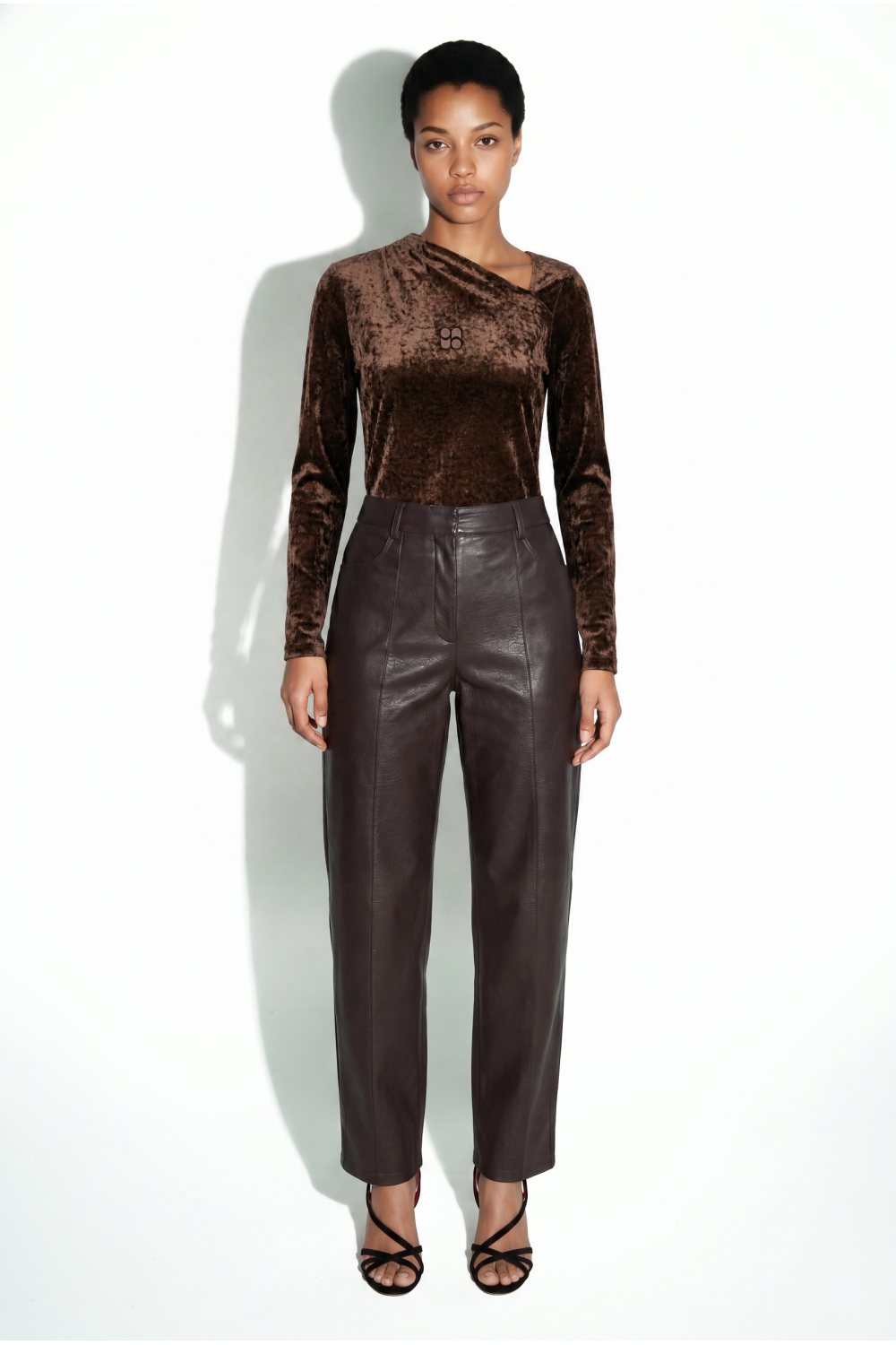 Lyra-blouse van fluweel, Alvaere, chocoladebruin, vervaardigd in Italië