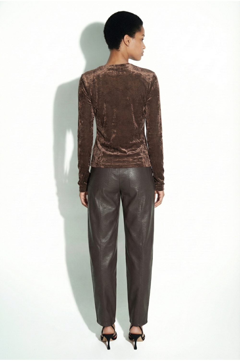 Lyra-blouse van fluweel, Alvaere, chocoladebruin, vervaardigd in Italië