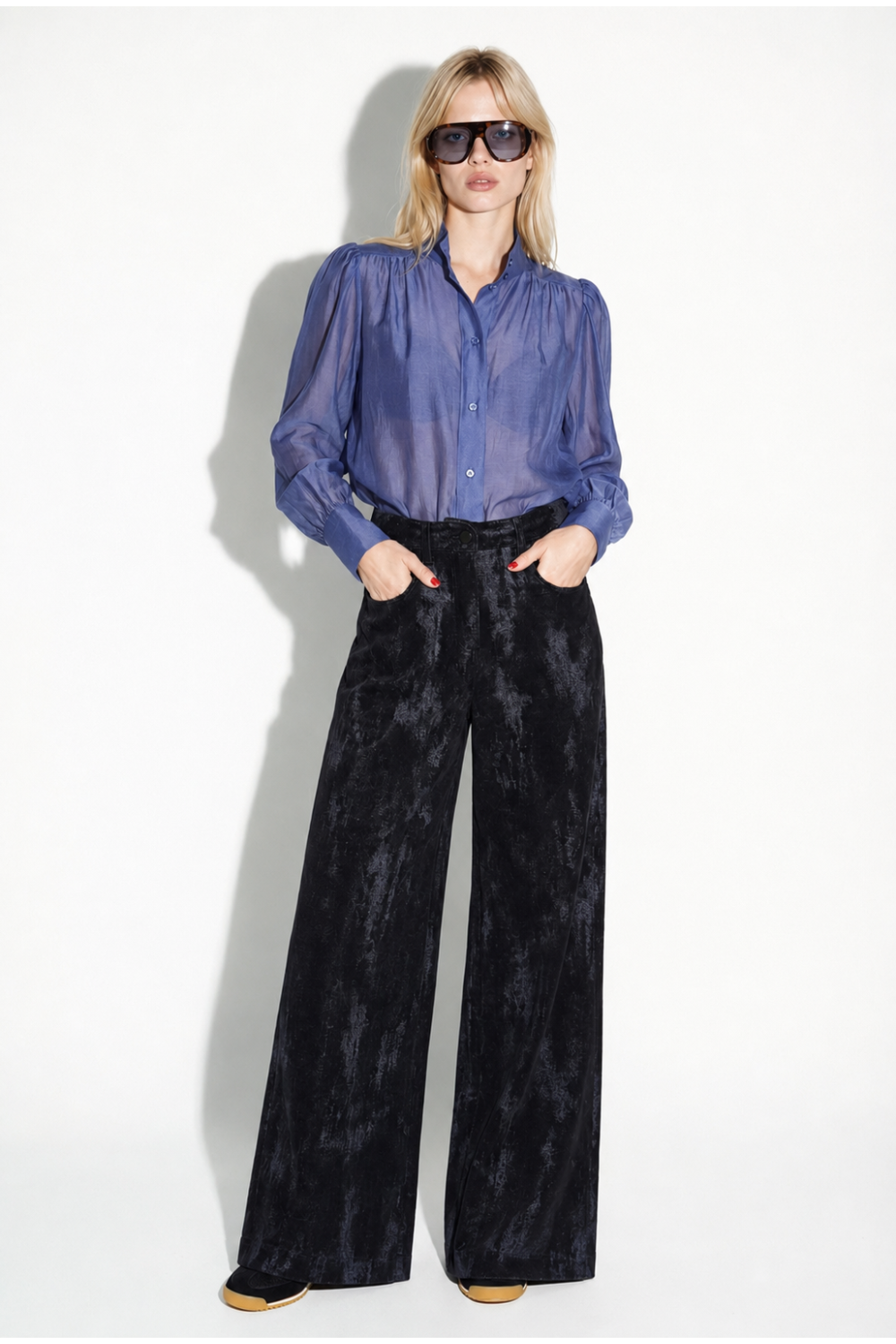 Swiggy-broek van velours in used black, gemaakt in Portugal